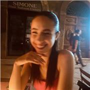 Sono una studentessa di economia aziendale e impartisco lezioni di italiano, inglese o matematica per bambini delle elementari o medie